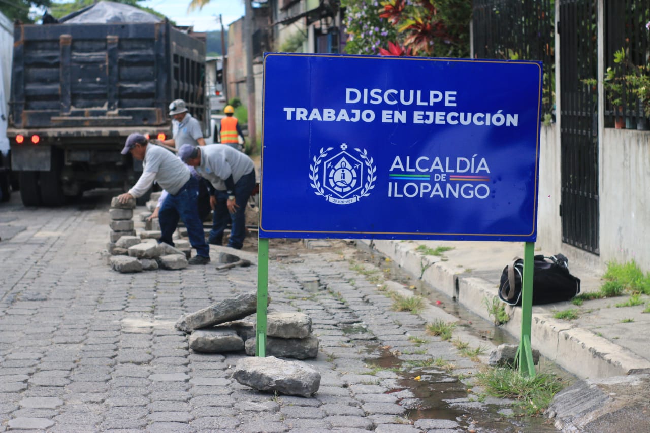 Avanza renovación vial en calle principal de colonia Santa Eduviges avanza-renovacion-vial-en-calle-principal-de-colonia-santa-eduviges